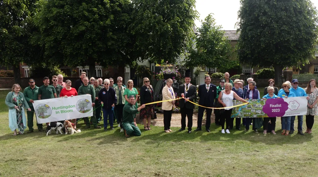 representatives from local community groups involved in Huntingdon in Bloom, watching the cutting of the ribbon by Cllr Karl Brockett, Deputy Mayor of Huntingdon, at the 3D display of the Flying Scotsman in Huntingdon. Photo Credit: Huntingdon Town Council