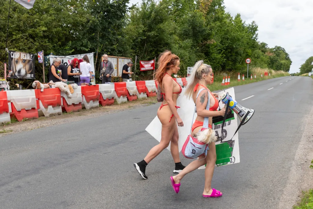 Babestation Zoe Grey and Stella Paris turn up to raise awareness of animal testing at MBR Acres, Bailiffs on behalf of Mills and Reeves throw papers at people in an attempt to serve them but just litter the highway. MBR Acres, Huntingdon Monday 10 July 2023. PHOTO: Terry Harris 