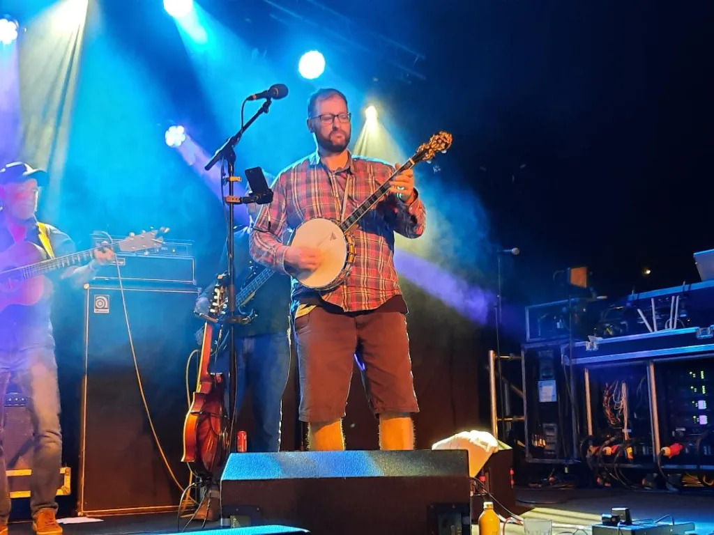 The Chair, a group of stupendous musicians from Orkney. Their music was fast and dazzling. The eight-piece played for 50 minutes, and it went by very fast. 