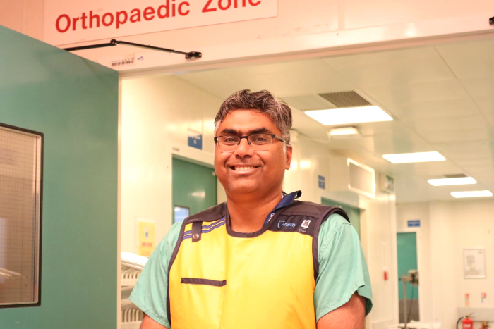 Consultant orthopaedic surgeon and Affiliated Associate Professor, Vikas Khanduja