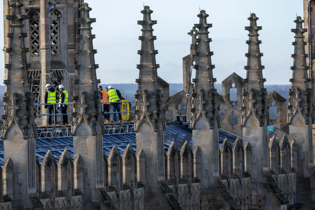 King’s College, Cambridge, has started placing solar panels on its iconic 15th century Chapel – despite opposition from local residents and organisations, including Historic England. PHOTO: BavMedia 