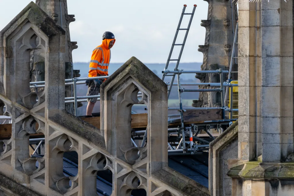 King’s College, Cambridge, has started placing solar panels on its iconic 15th century Chapel – despite opposition from local residents and organisations, including Historic England. PHOTO: BavMedia 