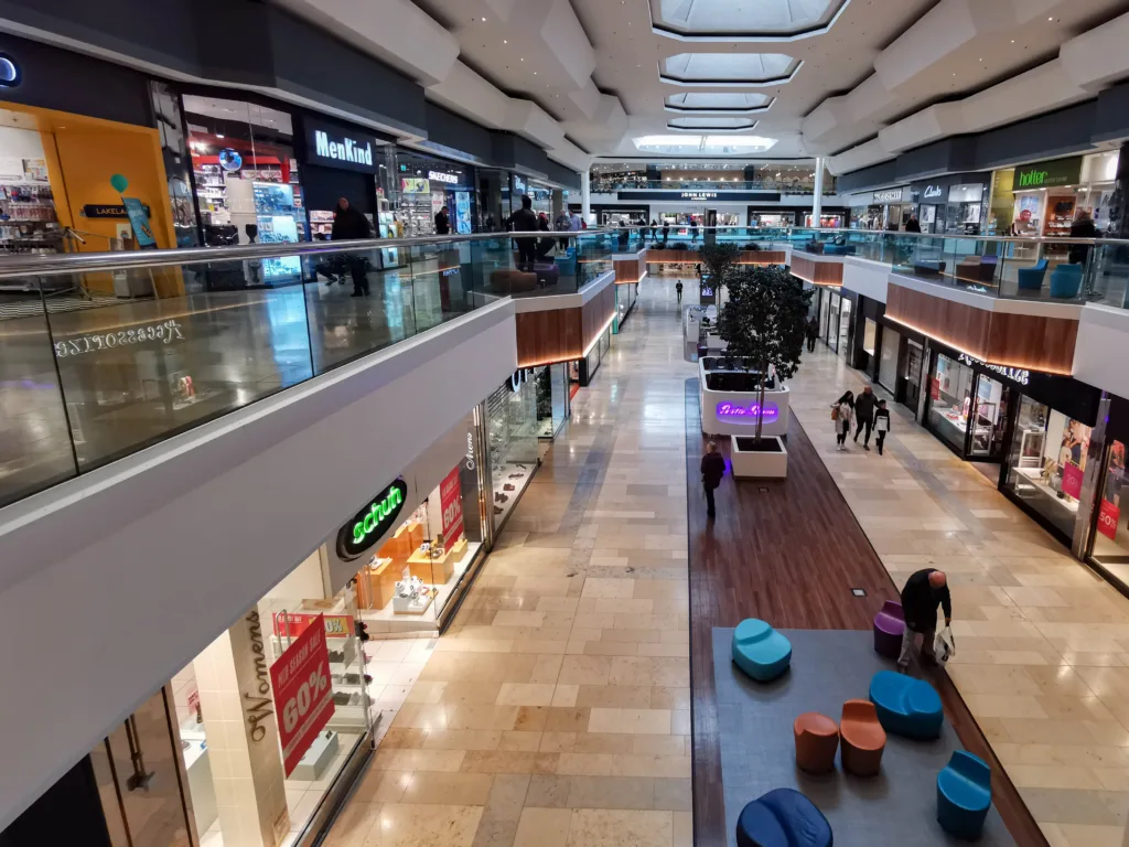 Queensgate shopping centre , Peterborough, evacuated after security threat. PHOTO (archive): Terry Harris for CambsNews