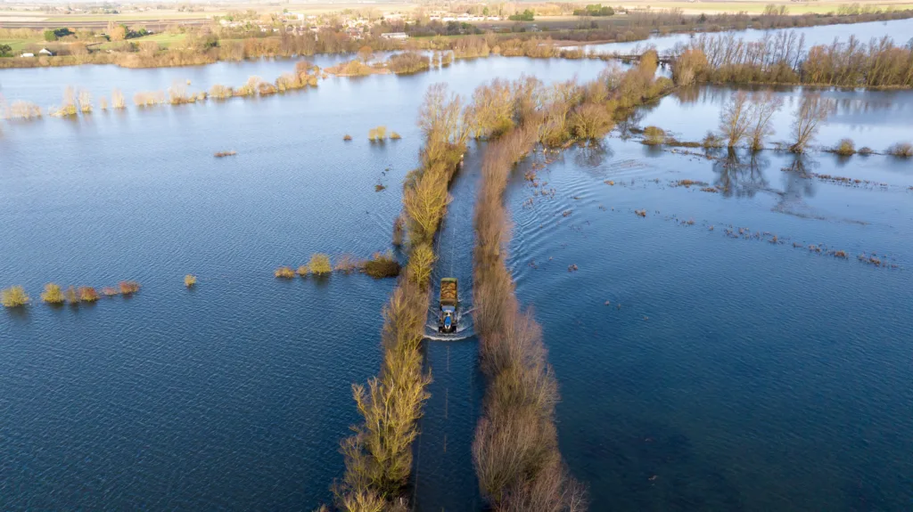 Flooded A1101 in Welney in this morning (Mon). Motorists urged to avoid.  PHOTO: Bav Media 