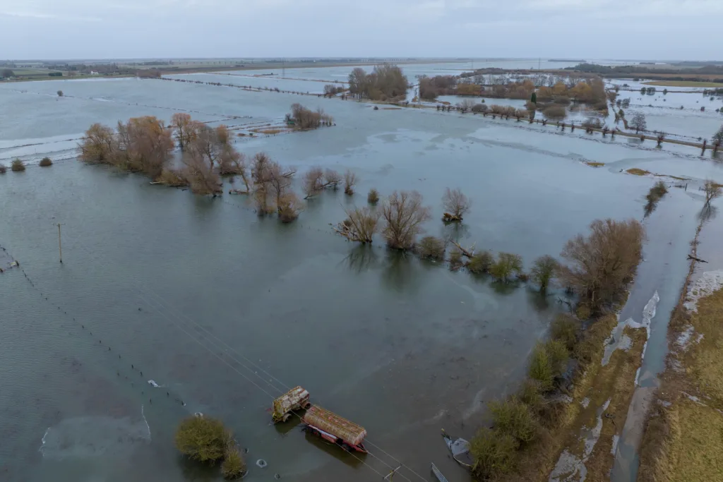 Flood water along the B1040 at Whittlesey as Storm Isha begins to batter Britain. The Environment Agency warned today that river levels at Whittlesey remain high “following a previous period of persistent rainfall in the catchment. PHOTO: Terry Harris
